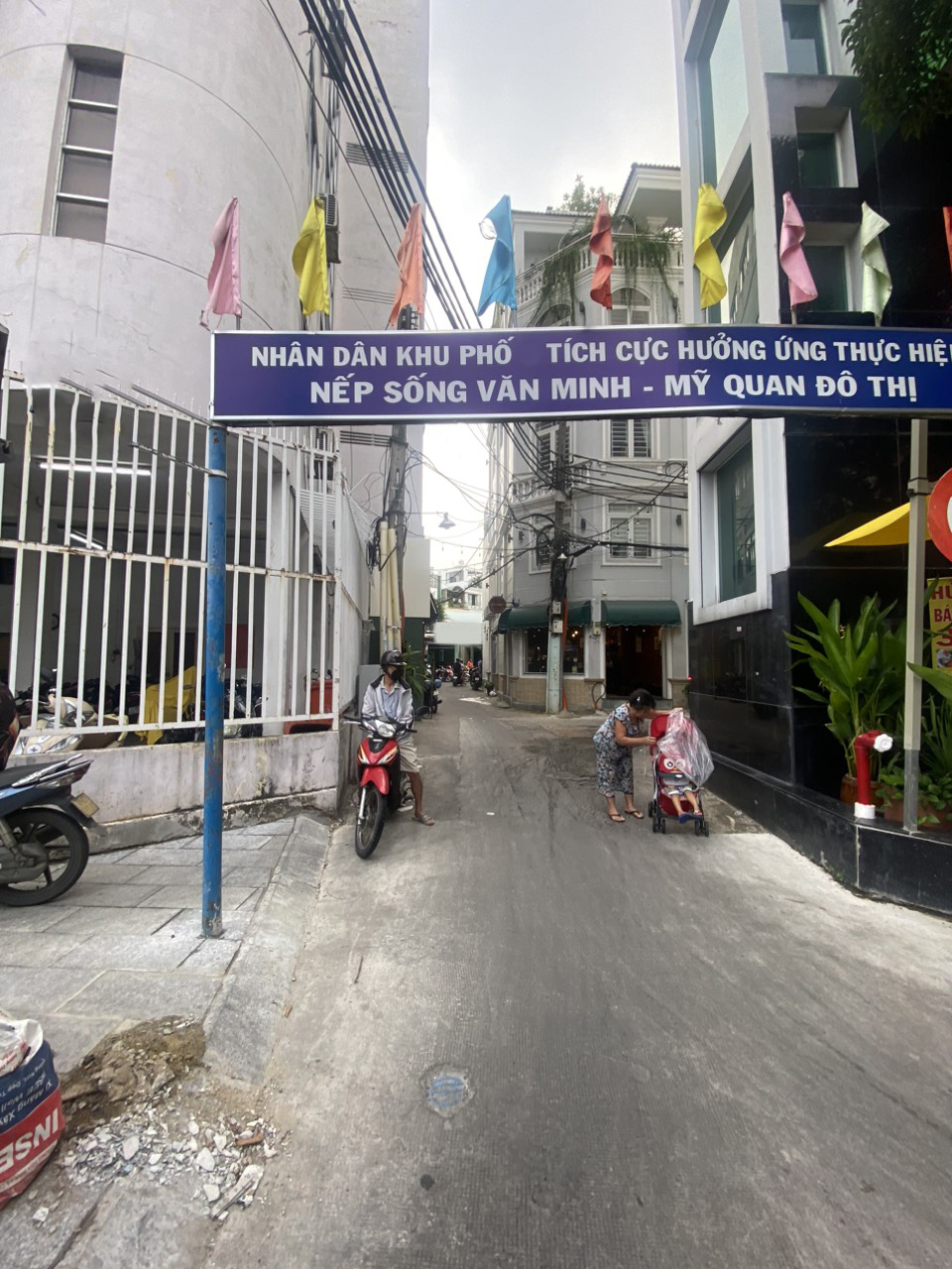 Cho thuê Mặt Bằng 2 hẻm lớn lối đi riêng Phan Xích Long, P2, Phú Nhuận